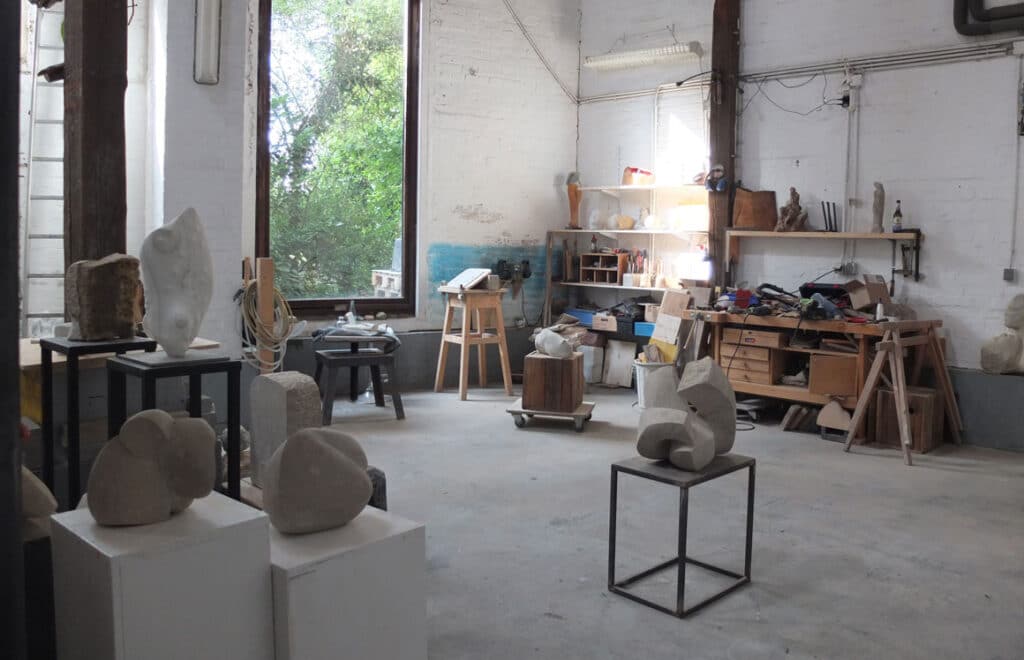 Untere Ebene des Ateliers der Bildhauerin Sylvia Middel